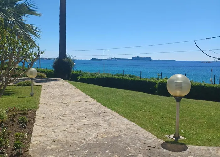 Vue Panoramique Chateau De La *